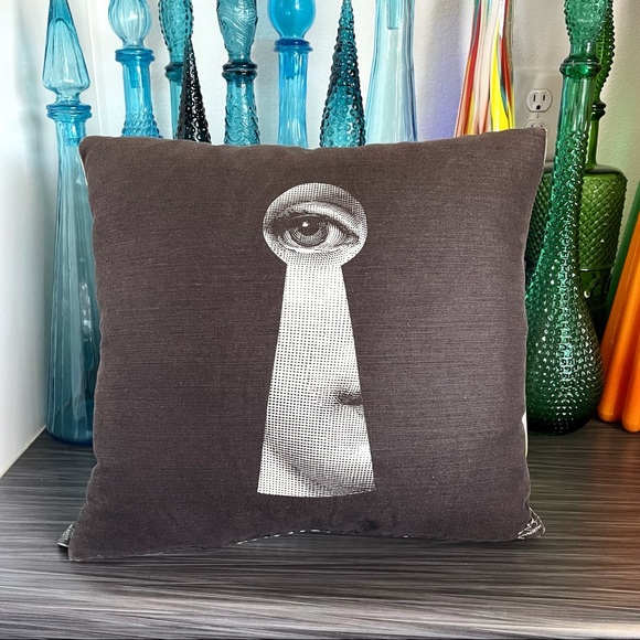 💥SOLD💥 FORNASETTI $225 White Key Throw Pillow - Picture 5 of 11